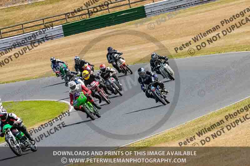 Vintage motorcycle club;eventdigitalimages;mallory park;mallory park trackday photographs;no limits trackdays;peter wileman photography;trackday digital images;trackday photos;vmcc festival 1000 bikes photographs